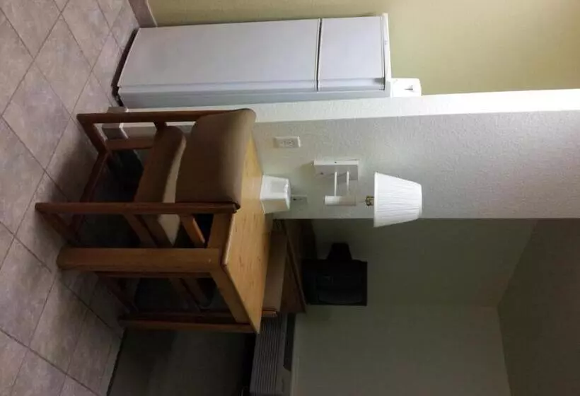 キングサイズベッドのスイートルーム, Americas Best Value Inn & Suites Winnie