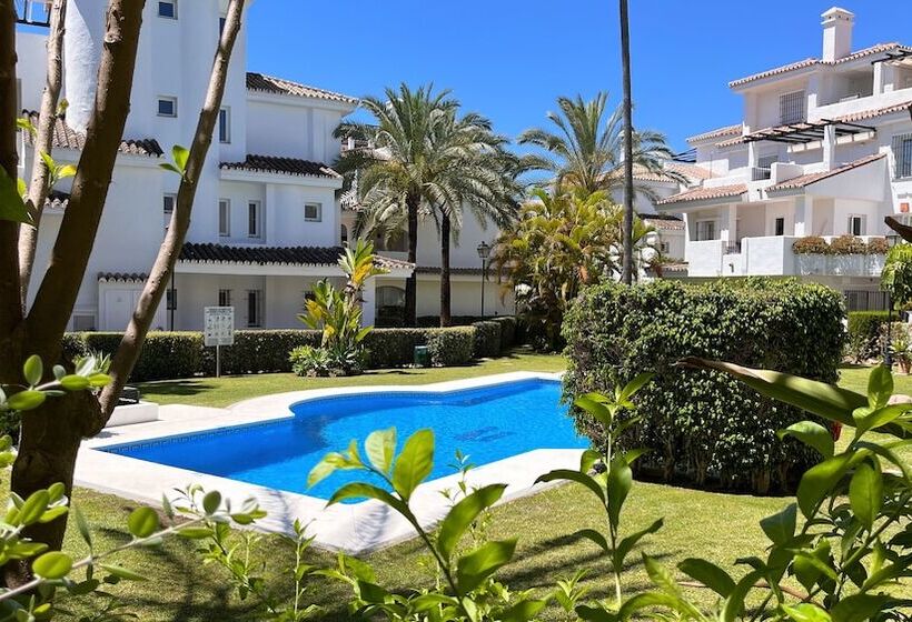 Superior-huoneisto 3 Makuuhuonetta, Serinamar  Los Naranjos De Marbella