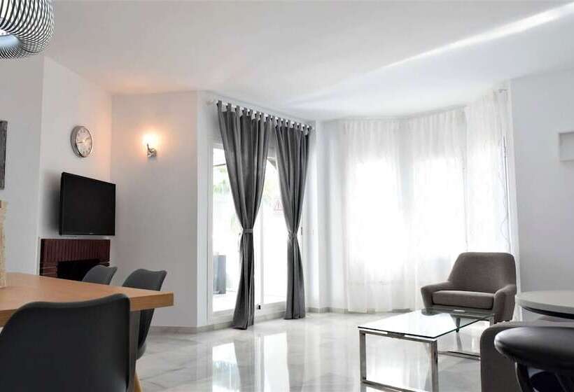 1 Bedroom Penthouse Apartment, Serinamar  Los Naranjos De Marbella