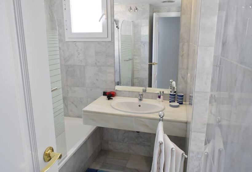 1 Bedroom Penthouse Apartment, Serinamar  Los Naranjos De Marbella