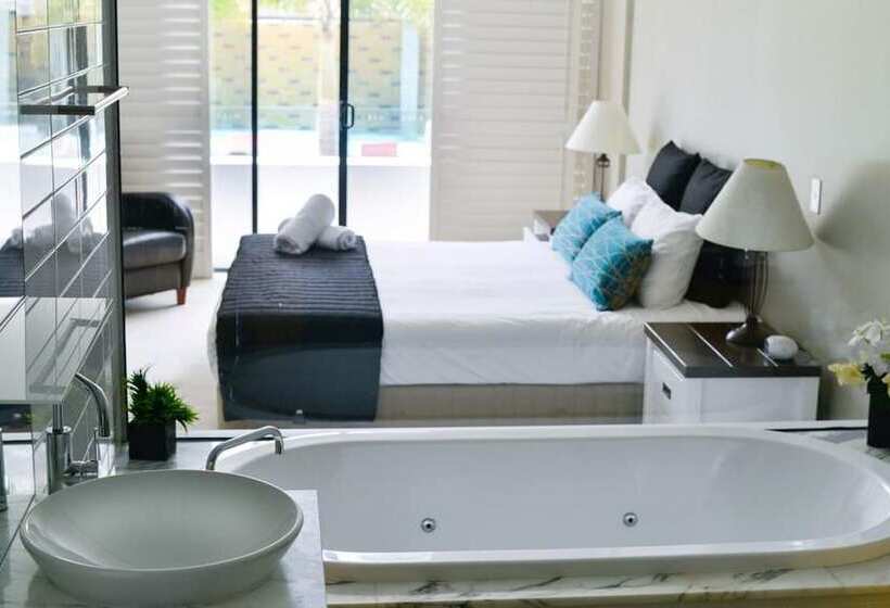 2 Bedroom Apartment Pool View, Aria Apartments