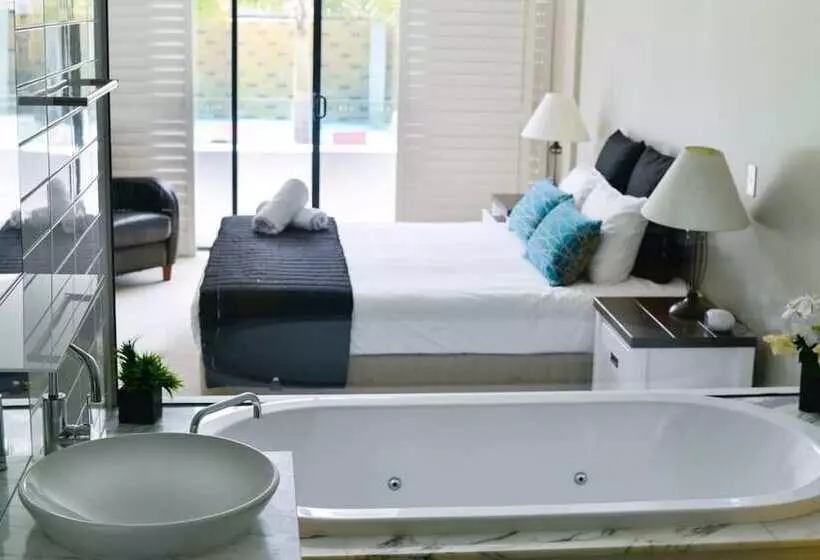 2 Bedroom Apartment Pool View, Aria Apartments