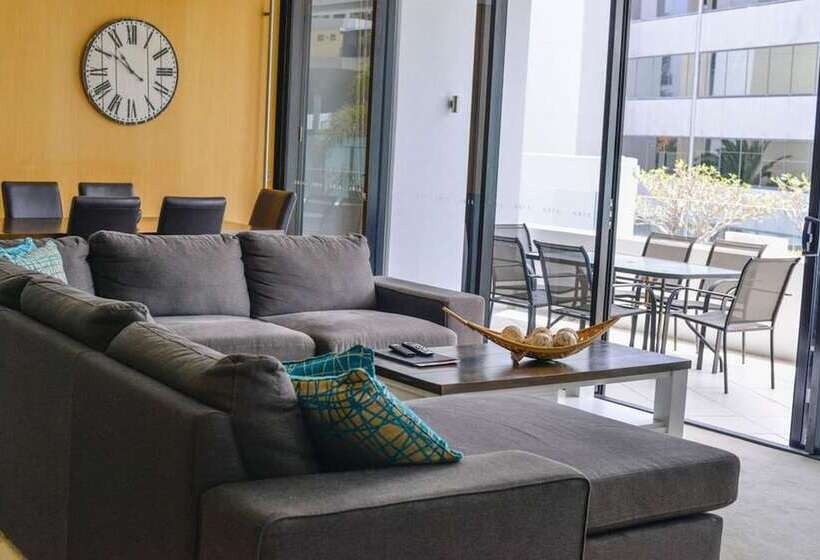 דירת 2 חדרי שינה עם נוף לבריכה, Aria Apartments