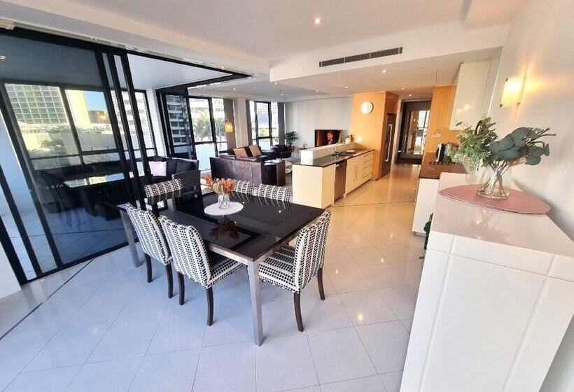 דירת 3 חדרי שינה עם נוף לבריכה, Aria Apartments