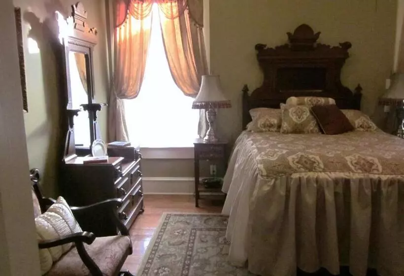 バスタブ付きスタンダードルーム, Baer House Inn