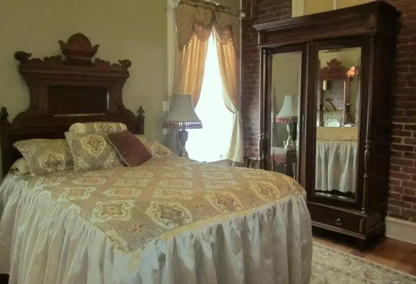 バスタブ付きスタンダードルーム, Baer House Inn