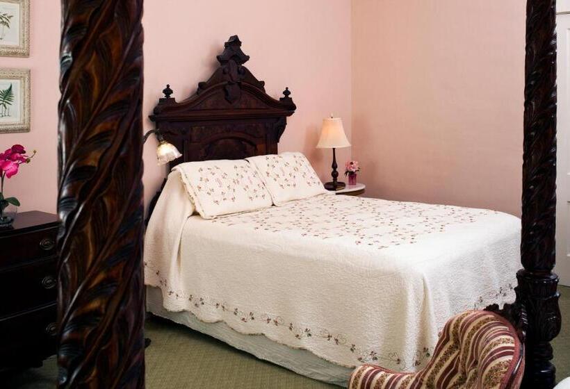 标准间, Devereaux Shields House