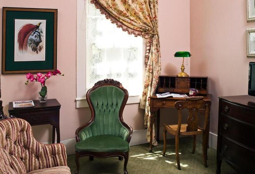 标准间, Devereaux Shields House