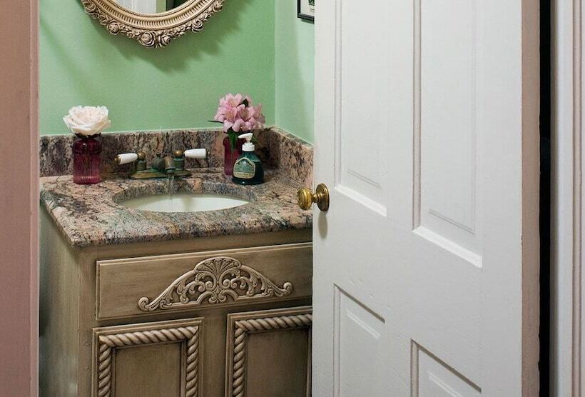 标准间, Devereaux Shields House