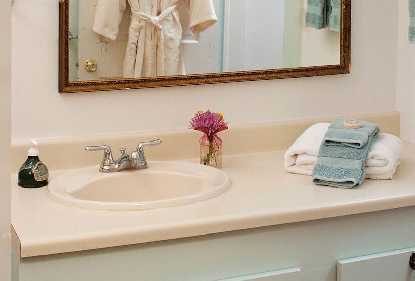 标准间, Devereaux Shields House