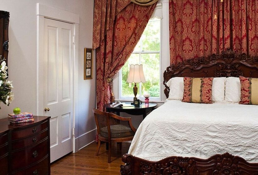 标准间, Devereaux Shields House