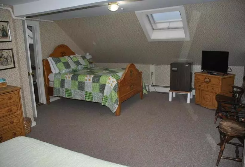 デラックスの4人部屋, Echo Lake Inn