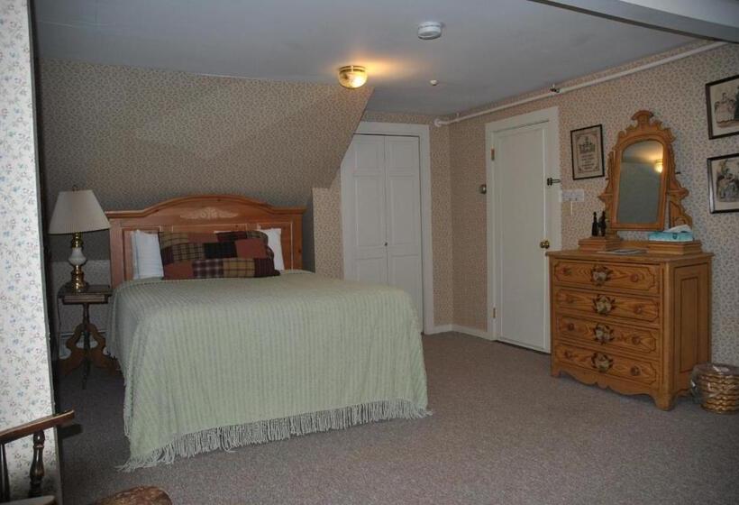 اتاق لوکس چهار تخته, Echo Lake Inn