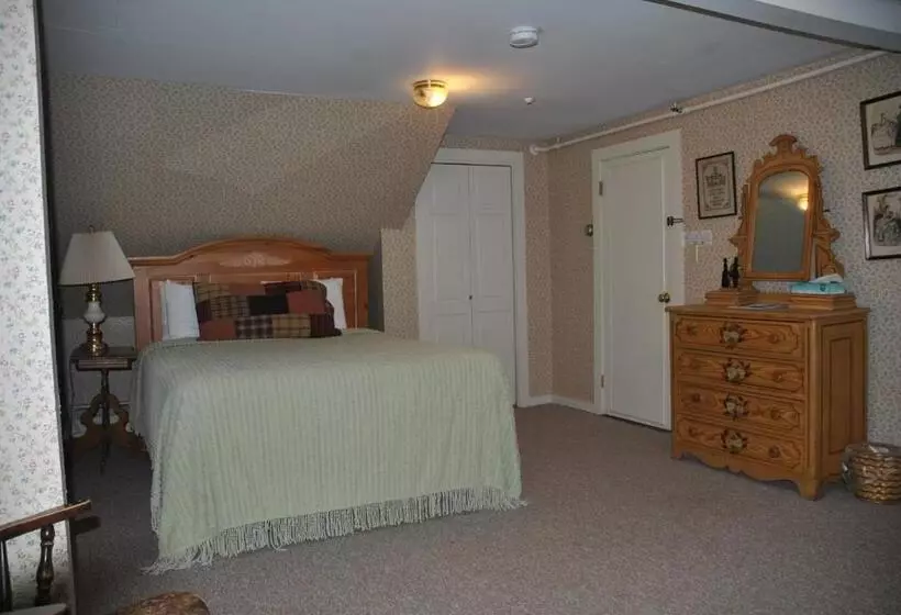 デラックスの4人部屋, Echo Lake Inn