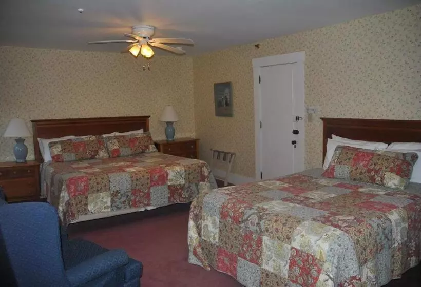 デラックスの4人部屋, Echo Lake Inn