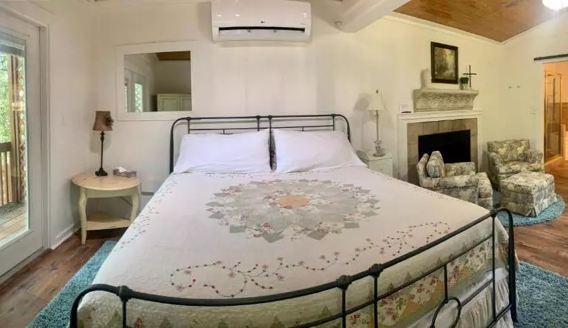 キングサイズベッドのデラックスルーム, Lamb S Rest Inn