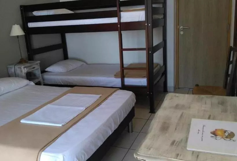 景色の見えるスタンダード４人部屋, Auberge Ferayola