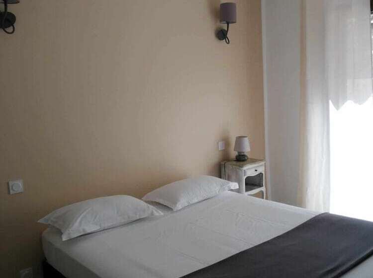 חדר סטנדרט לארבעה, Auberge Ferayola