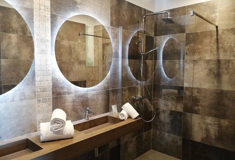 חדר משפחתי, Auberge Ferayola