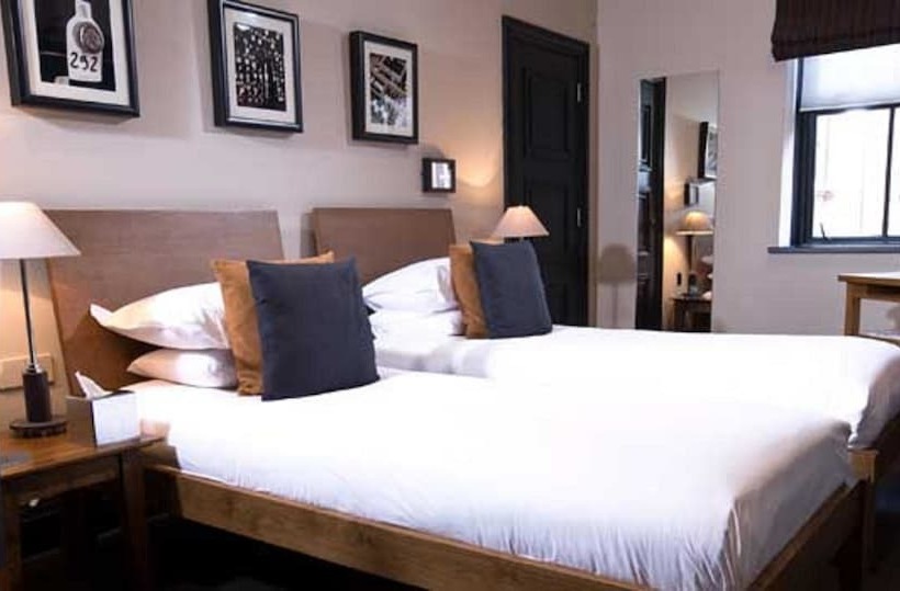 Полулюкс, Du Vin Birmingham