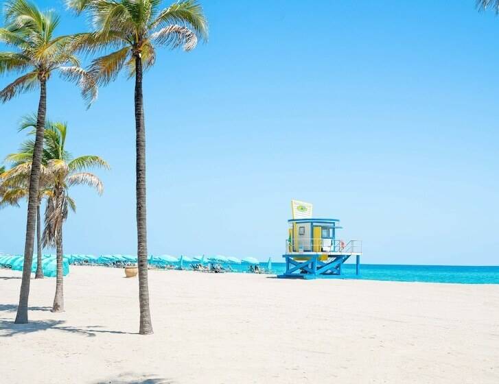 带2个双人床的标准工作室, Margaritaville Hollywood Beach Resort