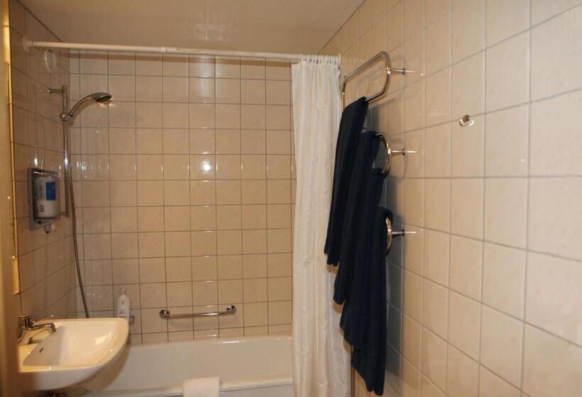 エコノミートリプルルーム, Molndals Bro