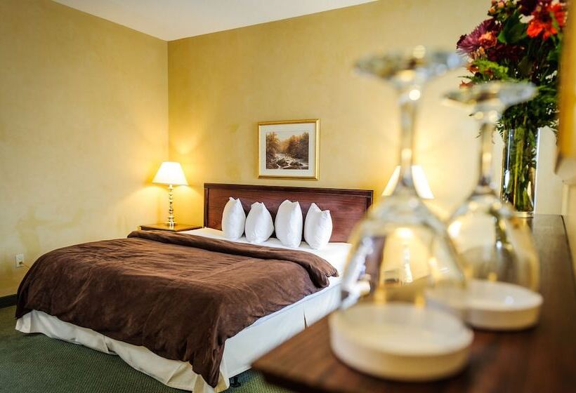 Lakosztály, Peterborough Inn & Suites