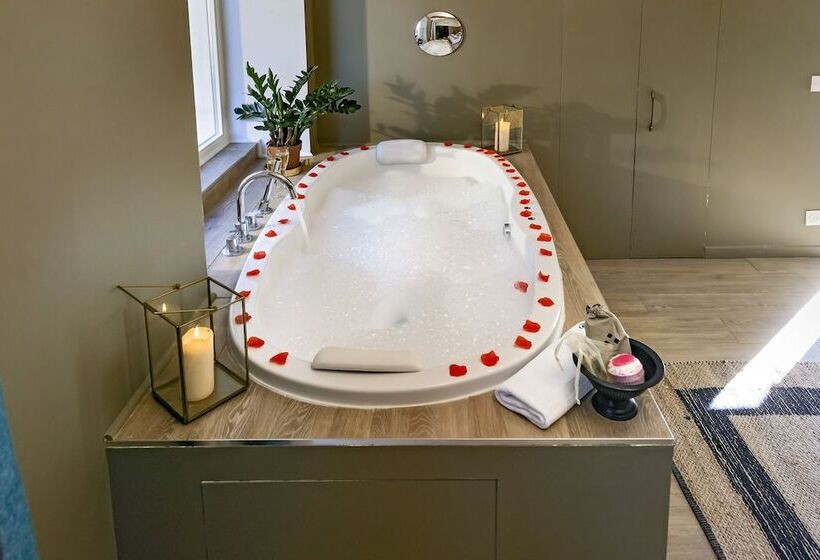 غرفة ديلوكس مزوَّدة بجاكوزي, Domaine De Bellevue, The Originals Relais
