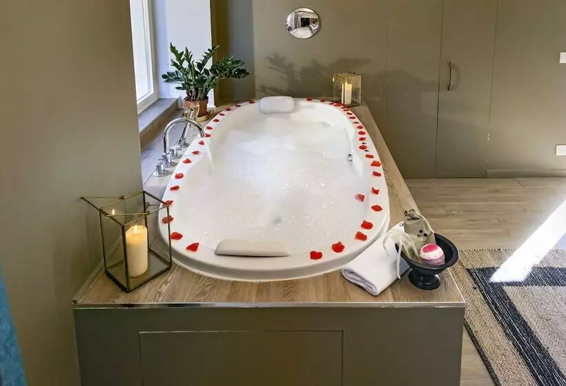 バスタブ付きデラックスルーム, Domaine De Bellevue, The Originals Relais