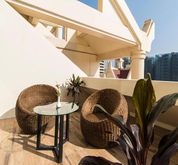 اتاق لوکس با بالکن, Rose Garden