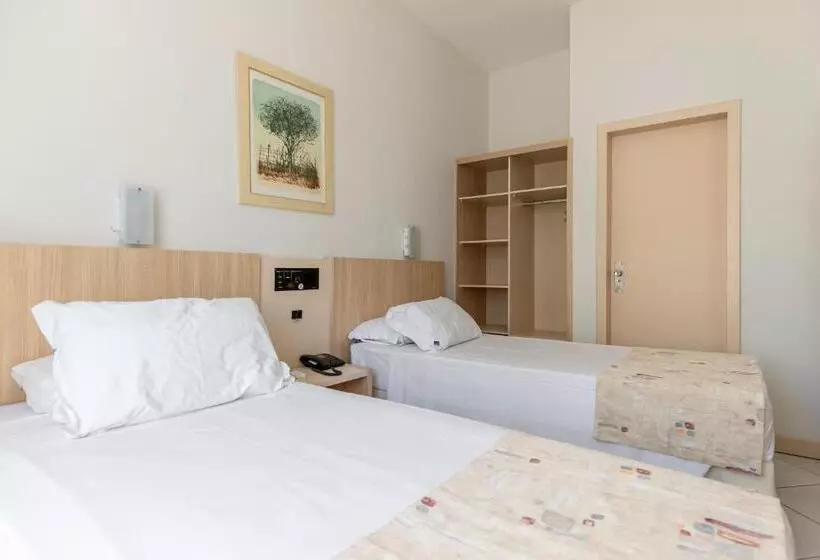 Standard Neljän Hengen Huone, Sagres Praia