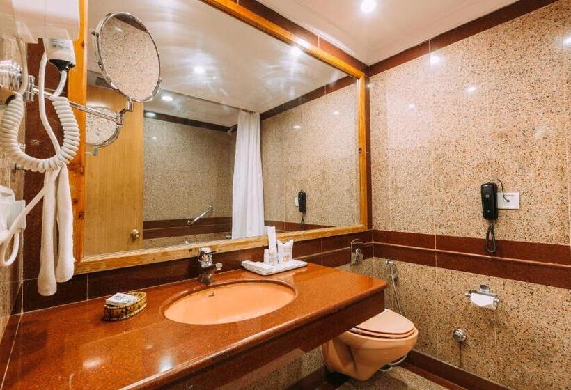 اتاق پریمیوم با بالکن, Willow Banks   Boutique 4 Star Hotel On The Mall Road Shimla