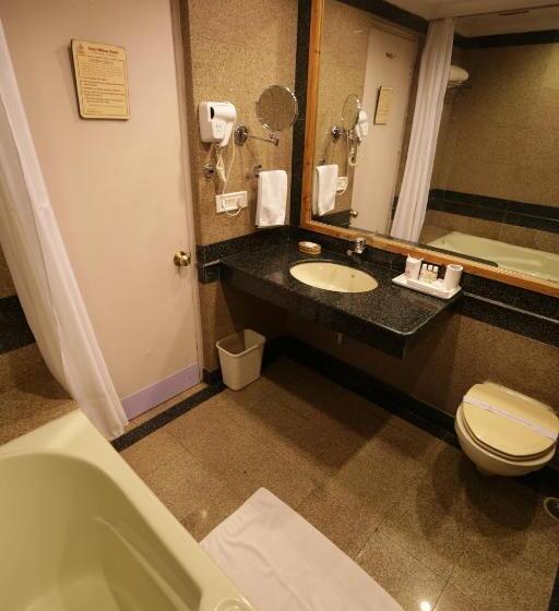 발코니 디럭스 룸, Willow Banks   Boutique 4 Star Hotel On The Mall Road Shimla