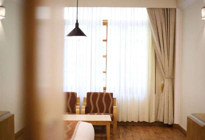 디럭스 룸, Willow Banks   Boutique 4 Star Hotel On The Mall Road Shimla