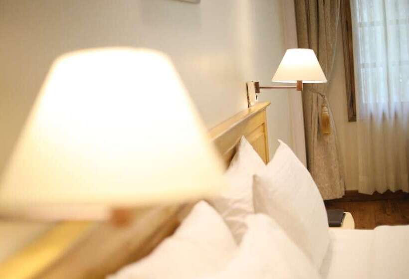 اتاق لوکس, Willow Banks   Boutique 4 Star Hotel On The Mall Road Shimla