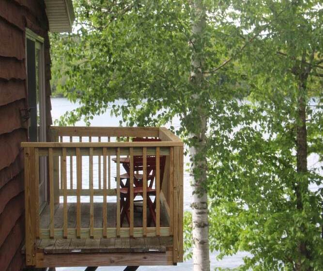 Номер Deluxe Вид на Озеро, Kiwassa Lake Bed & Breakfast