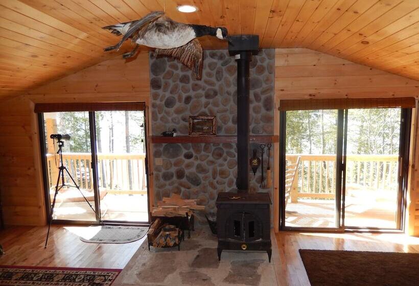 غرفة ديلوكس مطلة على البحيرة, Kiwassa Lake Bed & Breakfast