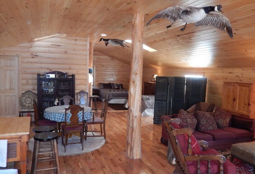 غرفة ديلوكس مطلة على البحيرة, Kiwassa Lake Bed & Breakfast