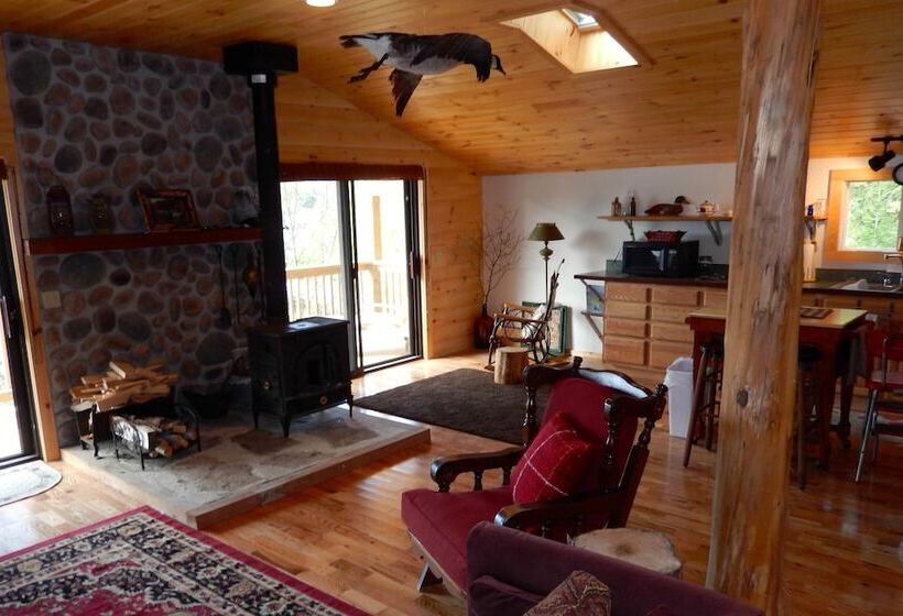 غرفة ديلوكس مطلة على البحيرة, Kiwassa Lake Bed & Breakfast