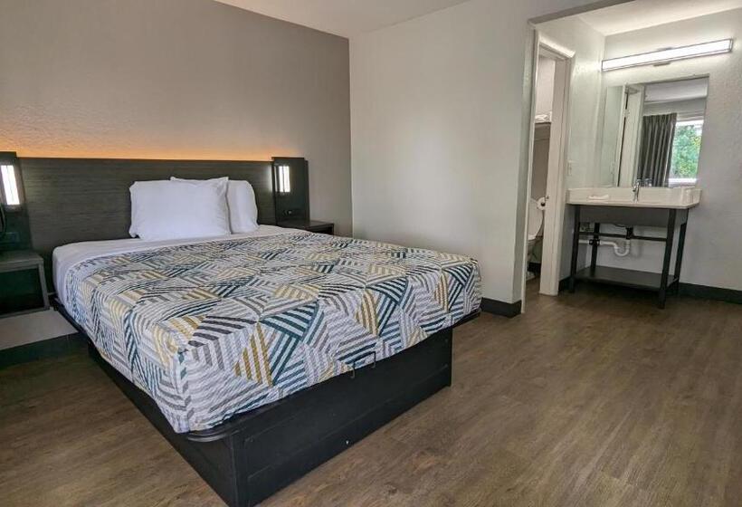 适合残疾人士使用的带超级大床的标准间, Motel 6 Nashua, Nh  South