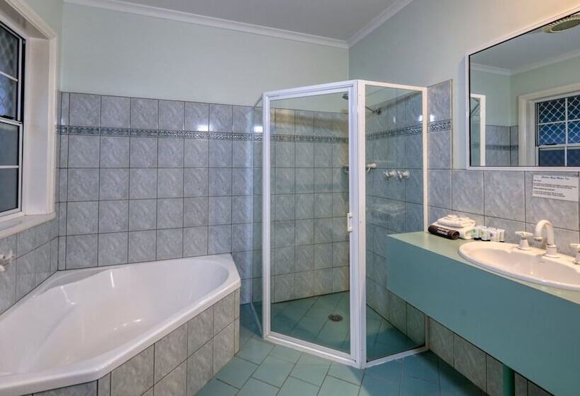 اتاق اجرایی, Charles Rasp Motor Inn & Cottages