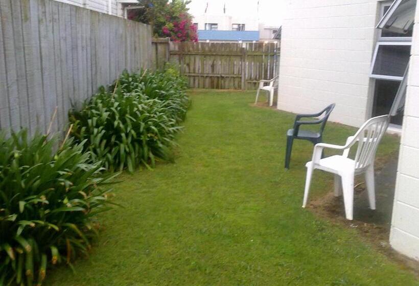 1ベッドルームアパートメント, Motel Six