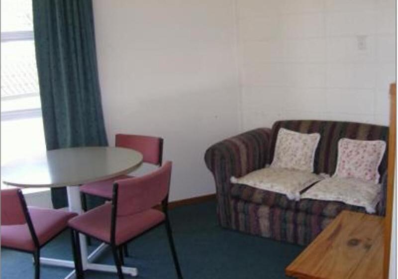 1ベッドルームアパートメント, Motel Six