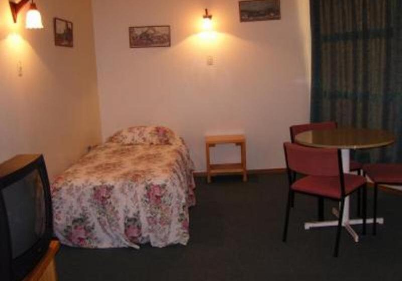 Апартаменты 1 Спальня, Motel Six