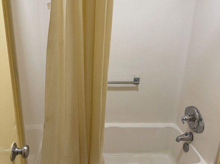 غرفه قياسيه سريرين مزدوجين, Travelodge By Wyndham Benton Harbor Mi