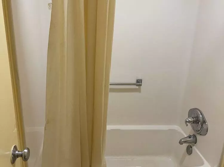 ２ダブルベッドのスタンダードルーム, Travelodge By Wyndham Benton Harbor Mi