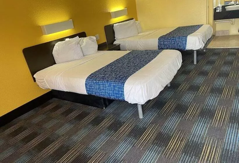 ２ダブルベッドのスタンダードルーム, Travelodge By Wyndham Benton Harbor Mi