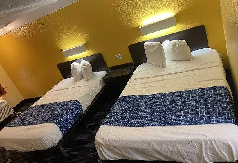 ２ダブルベッドのスタンダードルーム, Travelodge By Wyndham Benton Harbor Mi