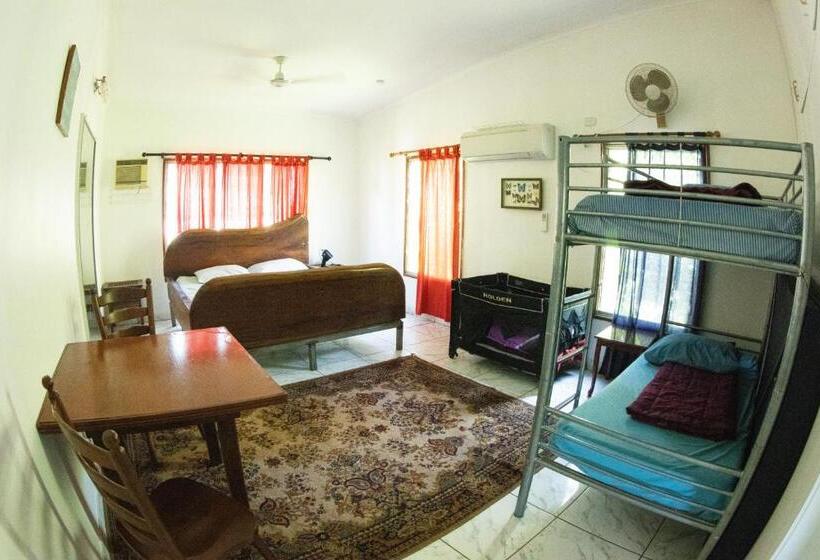 בית, 3 חדרי שינה, Batchelor Butterfly Farm