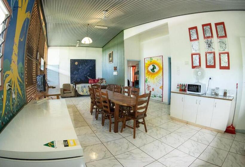 침실 3개 주택, Batchelor Butterfly Farm